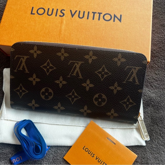 LOUIS VUITTON MONOGRAM ZIPPY WALLET LONG - Picture 2 of 12